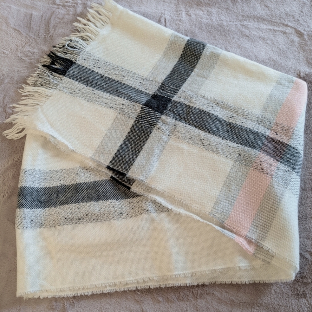 Airy plaid scarf